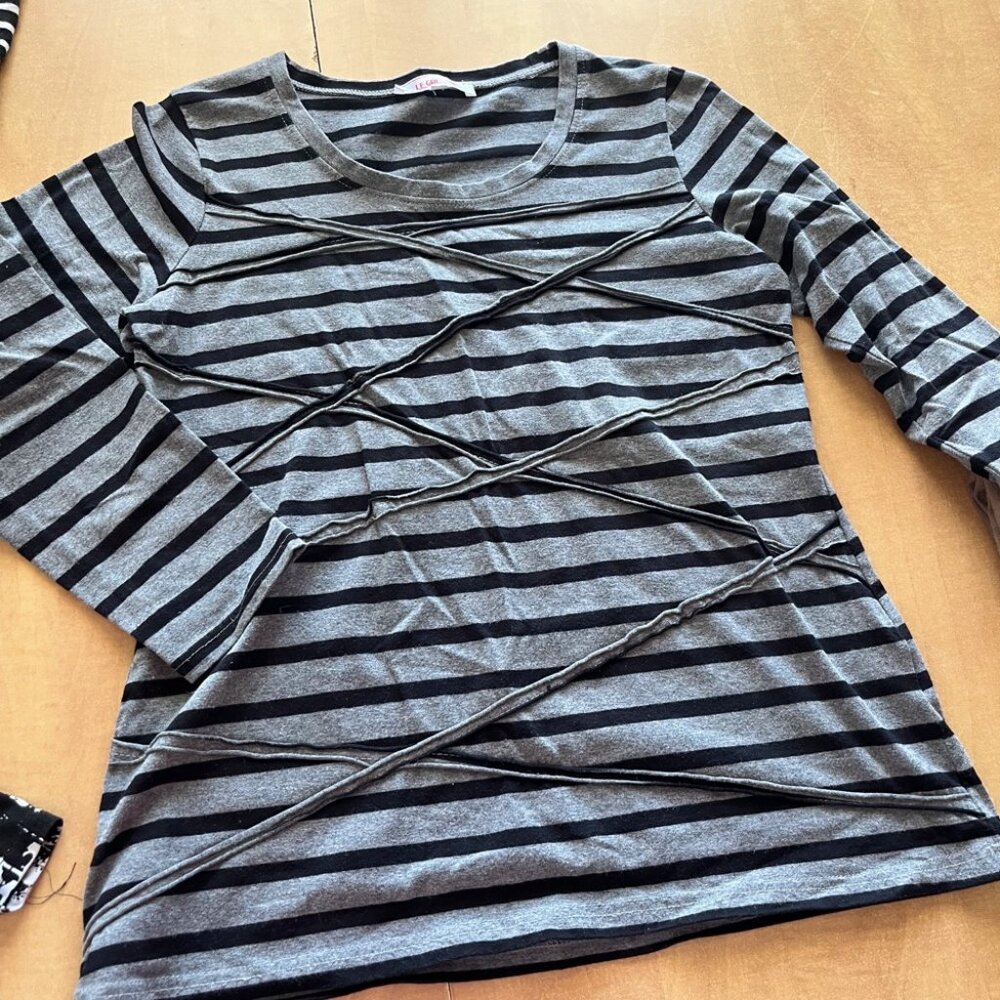 Chic Striped Long Sleeve Top in Black and Gray